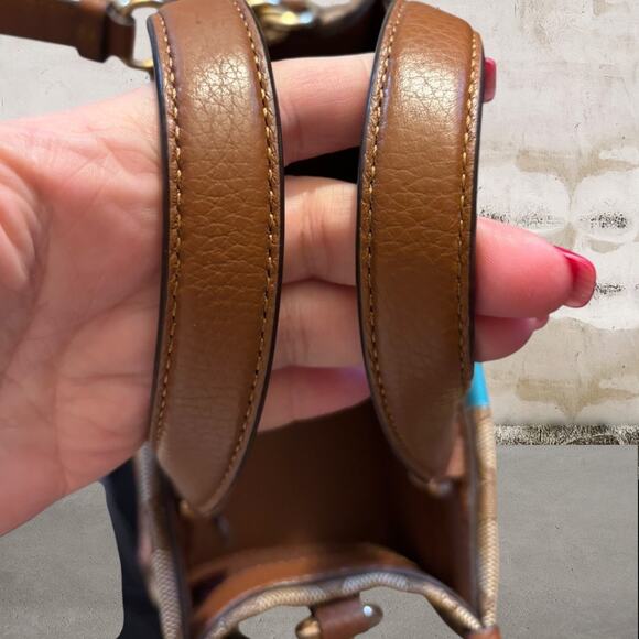 Coach Dempsey Tote 22 In Signature Jacquard With Stripe And Coach Patch - Picture 6 of 9